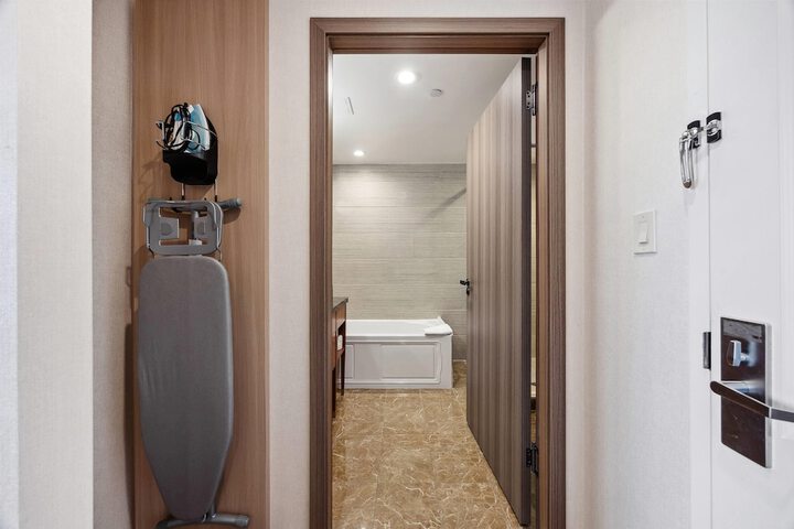 Ramada by Wyndham Flushing Queens