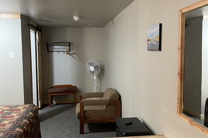 Room 12 of 16