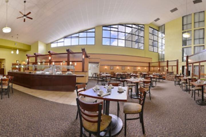 Ramada Plaza by Wyndham Sheridan Hotel & Convention Center