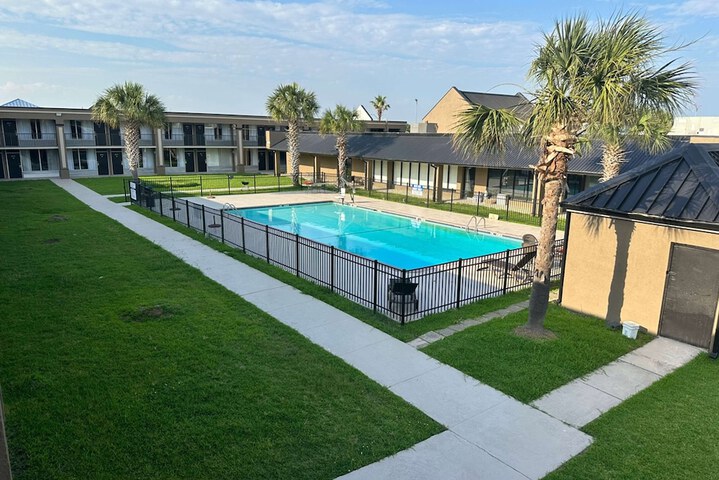 Pool 4 of 47