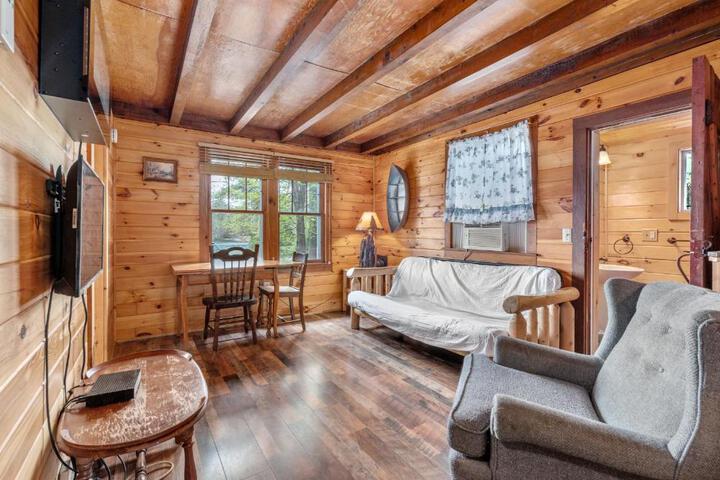 Hide-A-Way - Two Bedroom Cottage Lakeside