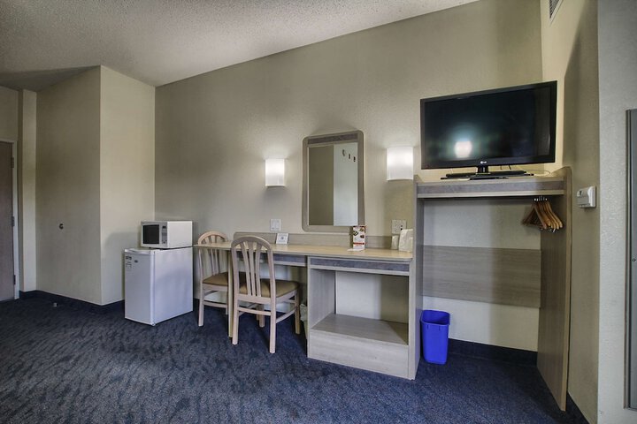 Room 16 of 31