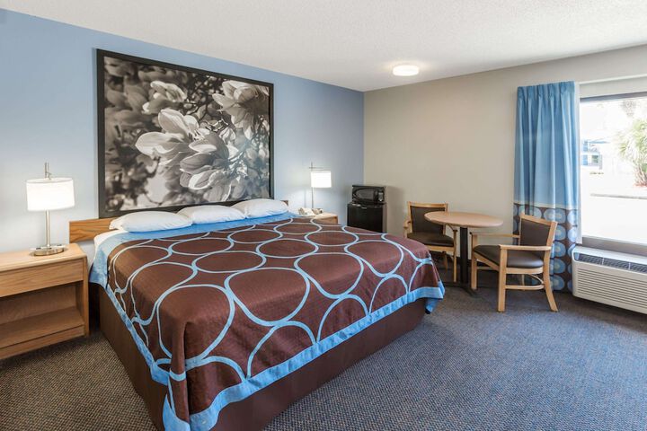 Room 8 of 20