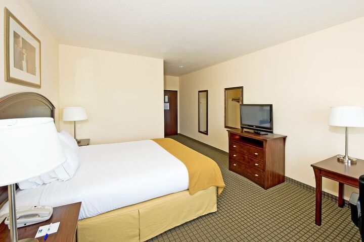Room 13 of 33