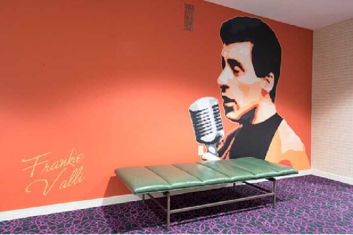 Ballroom/Hall 31 of 34