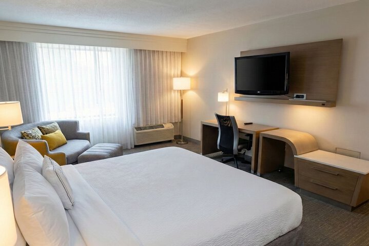 Country Inn & Suites by Radisson Brown Deer - Milwaukee North