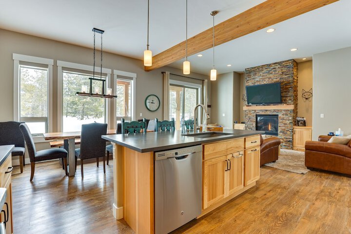 Convenient Fraser Townhome w / Hot Tub Near Hikes!
