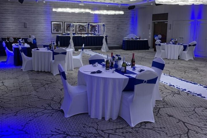Ballroom/Hall 31 of 33