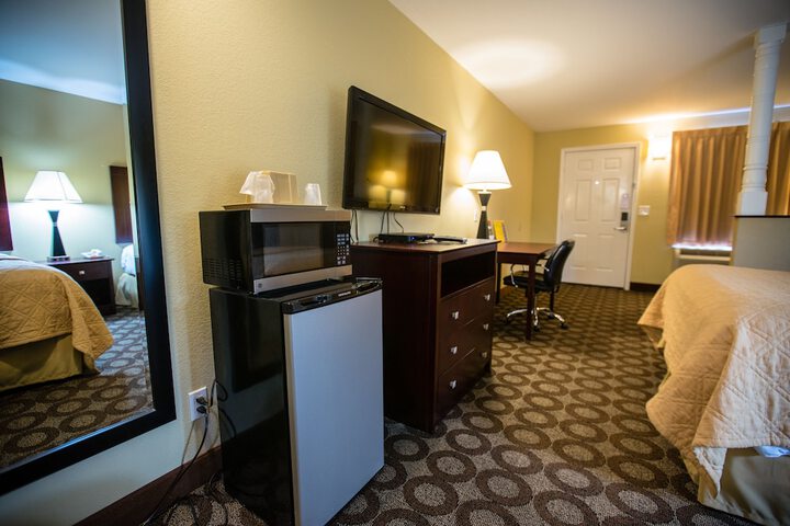 Relax Inn & Suites