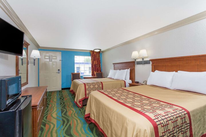 Room 7 of 16