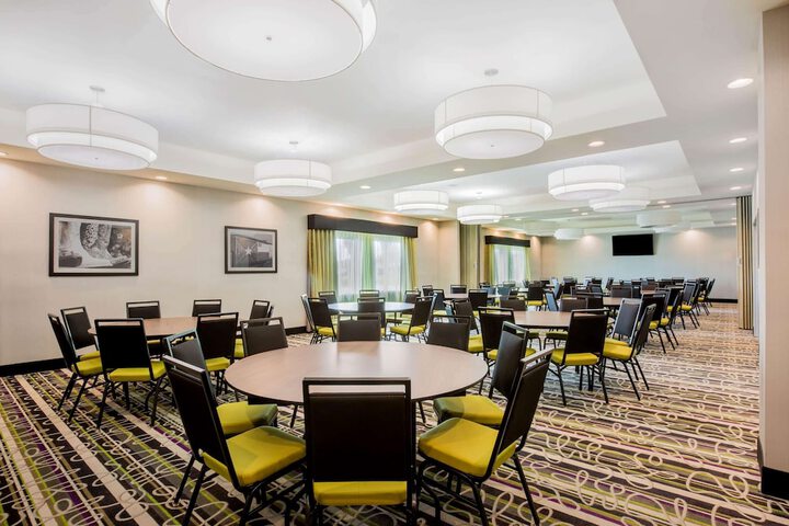 Ballroom/Hall 38 of 42