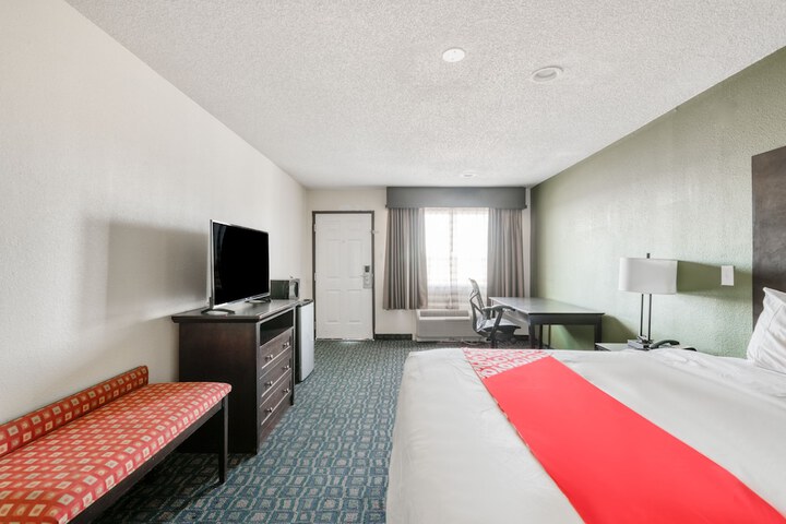 Room 26 of 38