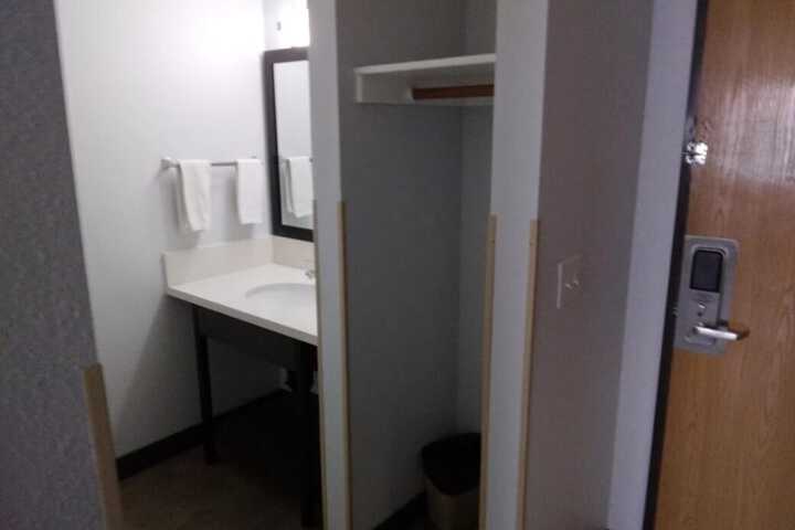 Room 27 of 47