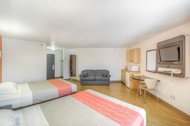 Room 14 of 93