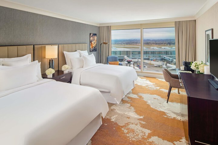 Fairmont Vancouver Airport In-Terminal Hotel