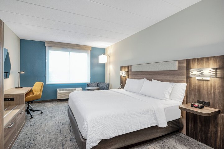 Room 10 of 35