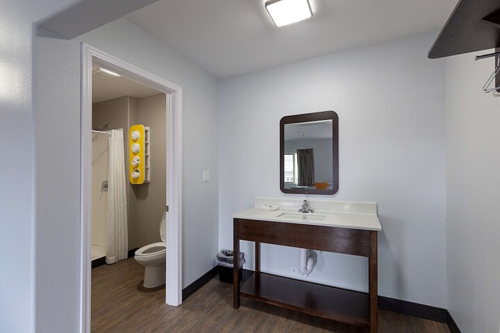 Room 10 of 34