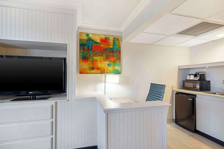 Room 12 of 38
