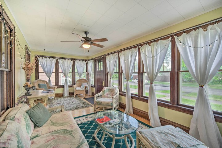 Elegant Superior Getaway 2 Mi to Downtown!