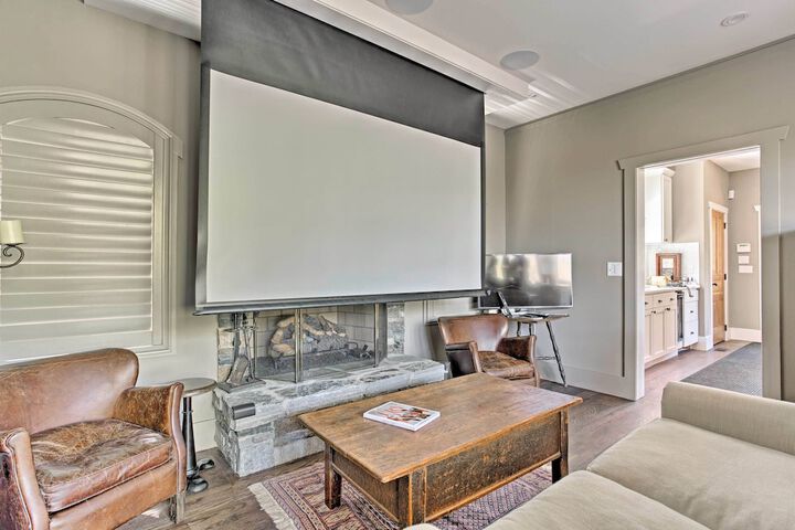 Enchanting Tryon Home w / Hot Tub 14 Mi to Tiec!