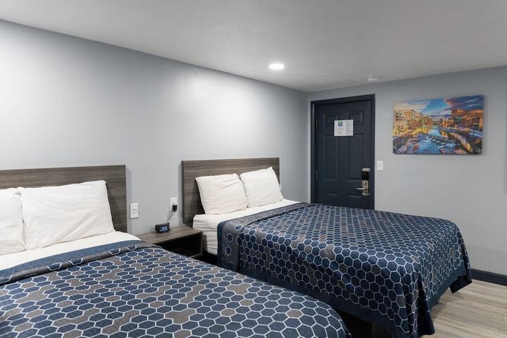 Room 5 of 9