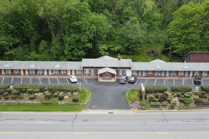 Parkway Inn