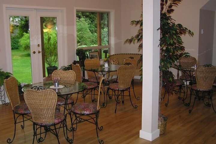 Cedar Wood Lodge B & B