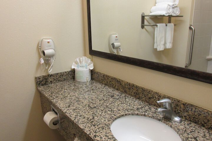 Holiday Inn Express & Suites Wheeling by IHG