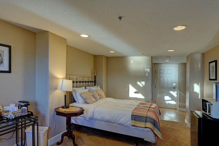 Room 105 of 183