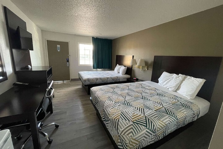 Room 16 of 18
