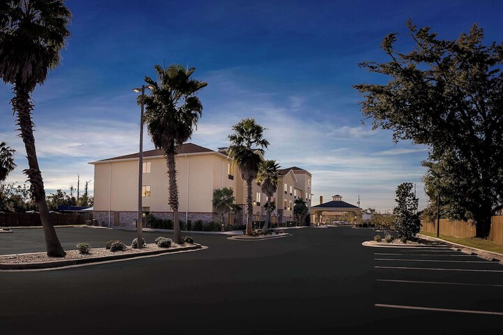Comfort Suites