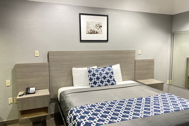 Room 25 of 64