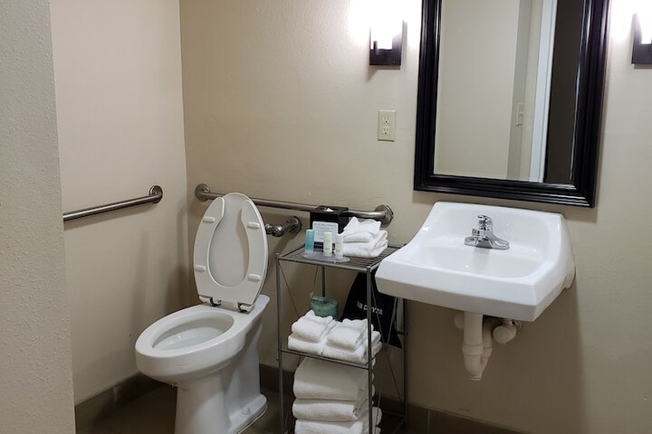 Room 103 of 131