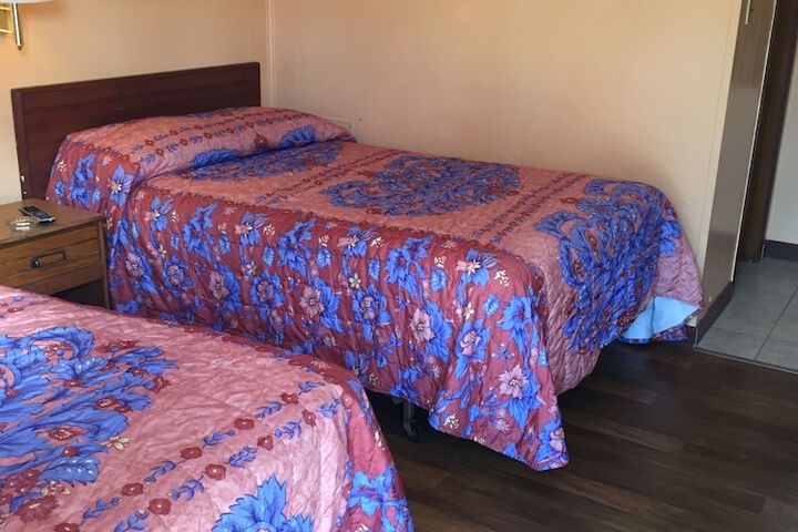Room 8 of 16