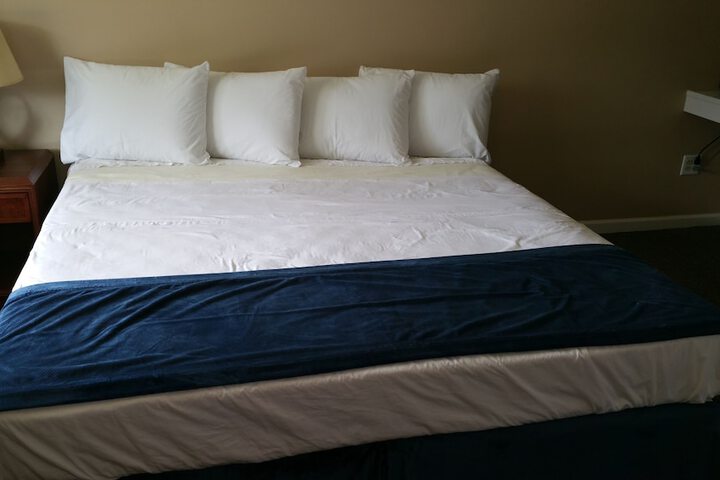 Room 11 of 16