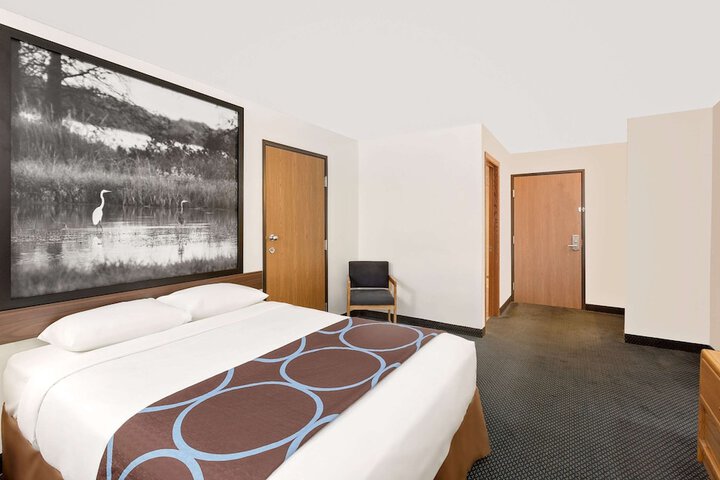 Room 10 of 19