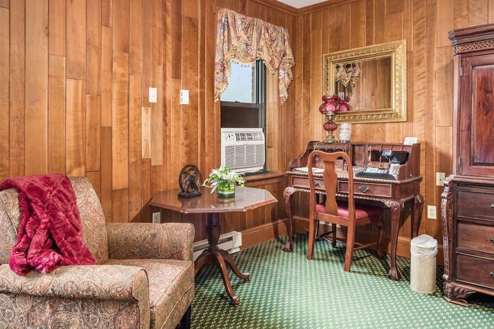 Room 40 of 76