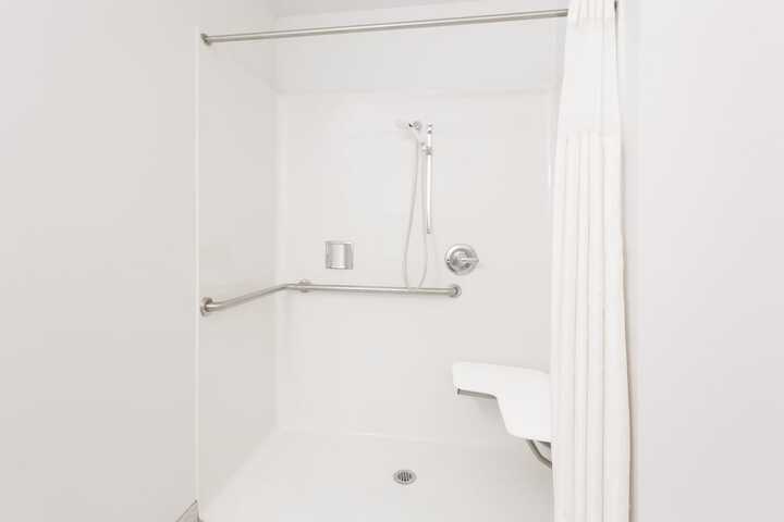 Super 8 by Wyndham Cloverdale Wine Country