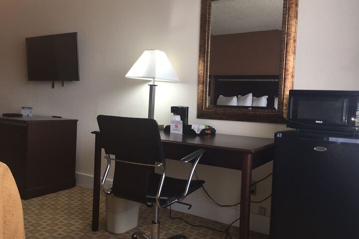 Room 10 of 46