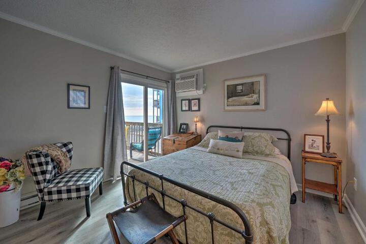 Oceanfront Topsail Beach Retreat - Steps to Shore!