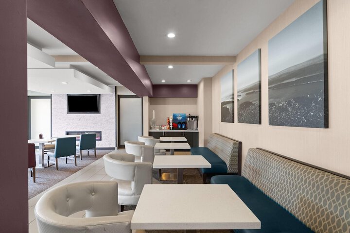 La Quinta Inn & Suites by Wyndham Fayetteville