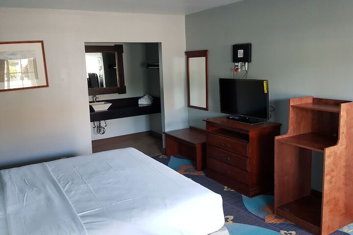 Room 6 of 11