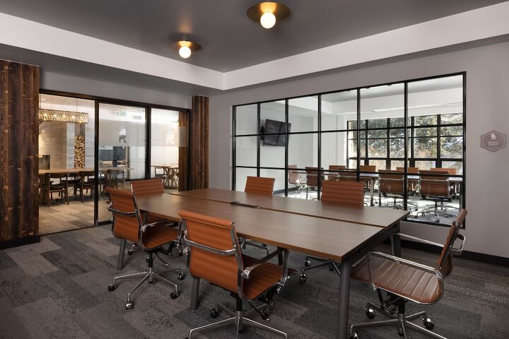 Business Center 99 of 102