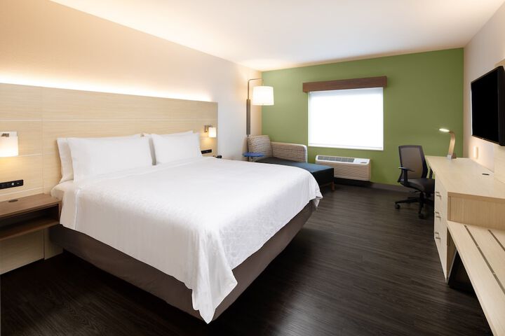 Holiday Inn Express & Suites Ft. Myers Beach-Sanibel Gateway by IHG
