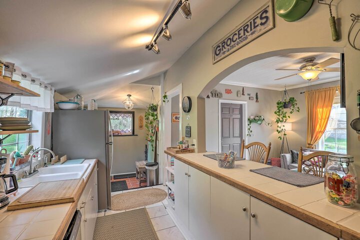 Stylish Woodfin Home w / Backyard & Fire Pit