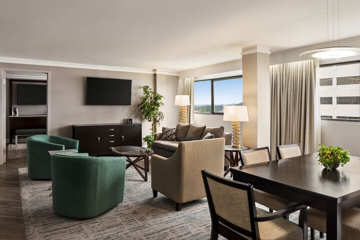 Crowne Plaza Knoxville Downtown University by IHG