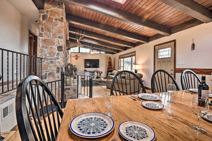 Indian Lake Retreat w / Wet Bar & Covered Deck