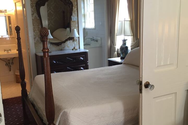 Room 18 of 49