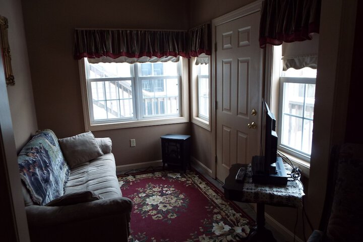 Room 4 of 38