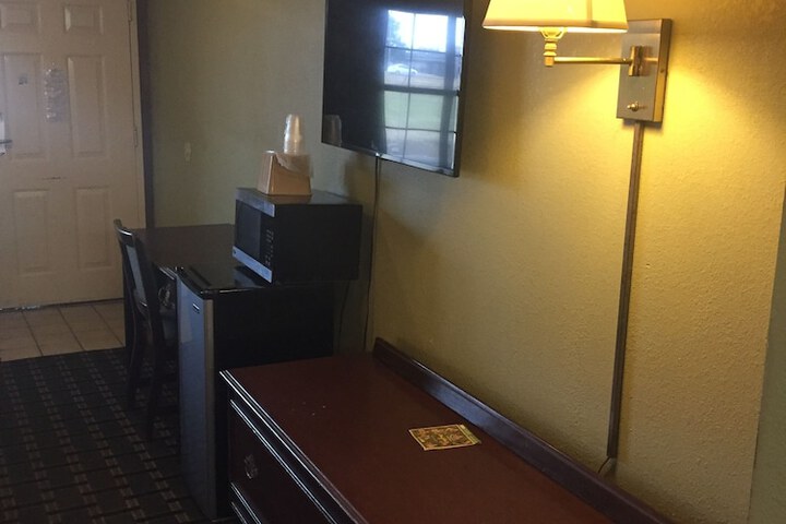Room 12 of 35